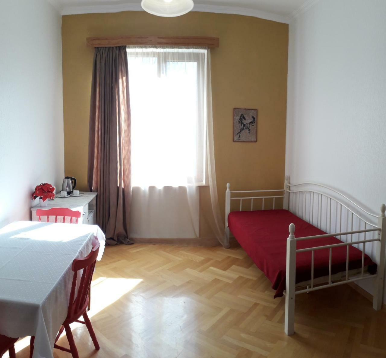 Гостевой дом Omsi House Телави Экстерьер фото